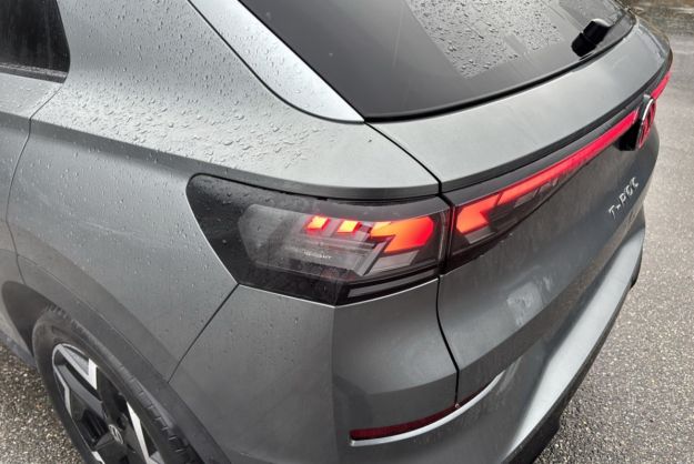 VOLKSWAGEN T-ROC ETSI 150 DSG7 R-LINE