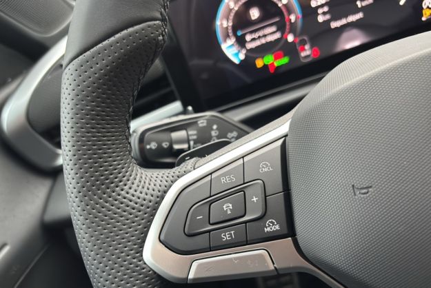 VOLKSWAGEN T-ROC ETSI 150 DSG7 R-LINE