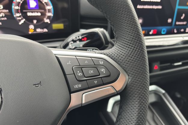 VOLKSWAGEN T-ROC ETSI 150 DSG7 R-LINE