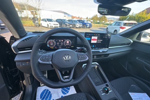 VOLKSWAGEN T-ROC ETSI 150 DSG7 R-LINE