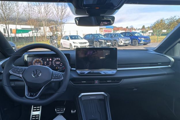 VOLKSWAGEN T-ROC ETSI 150 DSG7 R-LINE