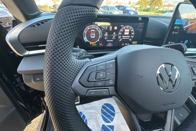 VOLKSWAGEN T-ROC ETSI 150 DSG7 R-LINE