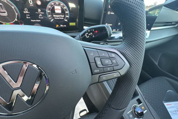 VOLKSWAGEN T-ROC ETSI 150 DSG7 R-LINE