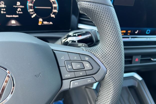 VOLKSWAGEN T-ROC ETSI 150 DSG7 R-LINE PLUS