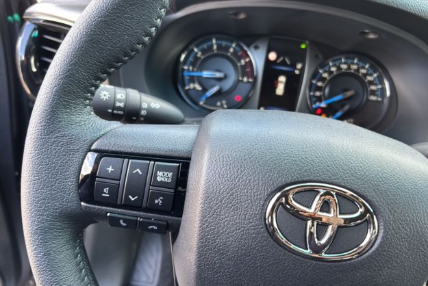 TOYOTA HILUX 2.8 204 BVA INVINCIBLE 4PL