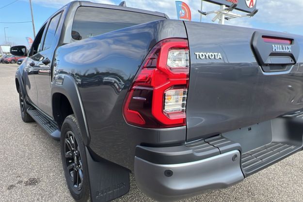 TOYOTA HILUX 2.8 204 BVA INVINCIBLE 4PL