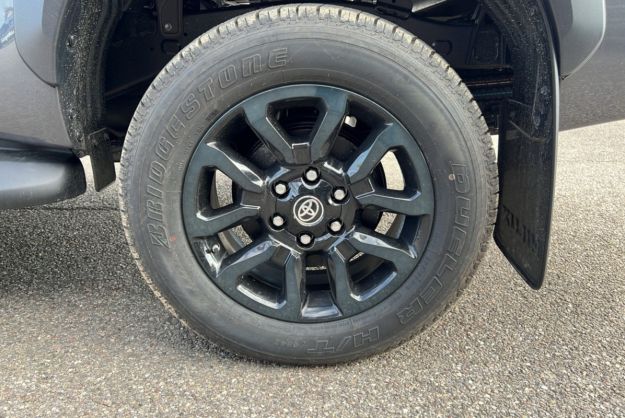 TOYOTA HILUX 2.8 204 BVA INVINCIBLE 4PL