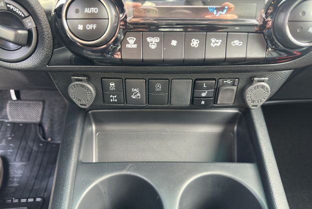 TOYOTA HILUX 2.8 204 BVA INVINCIBLE 4PL