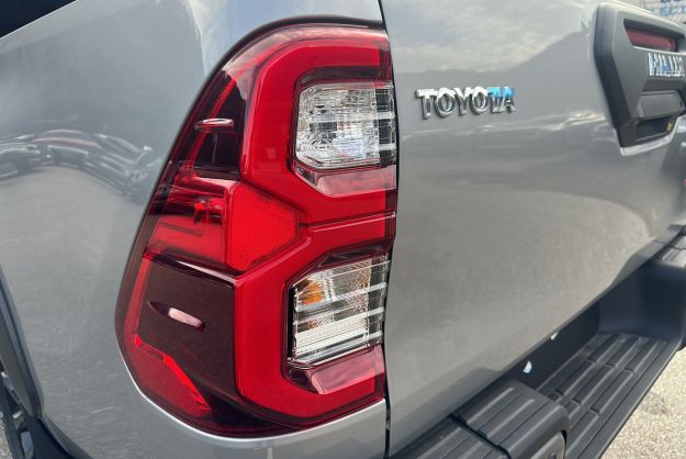 TOYOTA HILUX 2.8 204 BVA INVINCIBLE 4PL