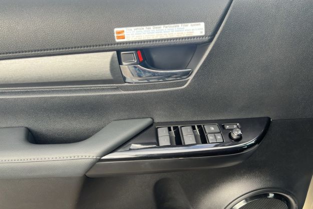 TOYOTA HILUX 2.8 204 BVA INVINCIBLE 4PL