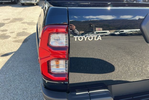 TOYOTA HILUX 2.8 204 BVA INVINCIBLE 4PL