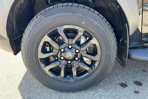 TOYOTA HILUX 2.8 204 BVA INVINCIBLE 4PL