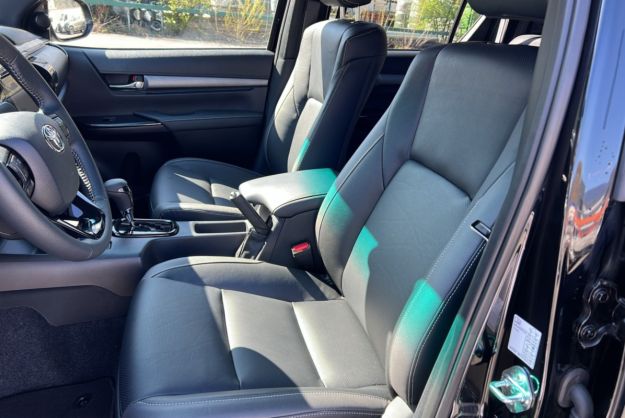 TOYOTA HILUX 2.8 204 BVA INVINCIBLE 4PL