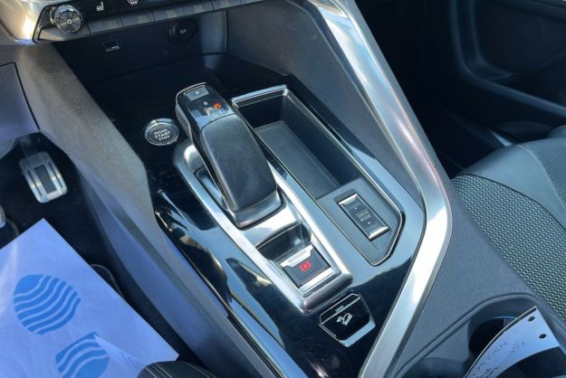 PEUGEOT 3008 HYBRID4 300 GT