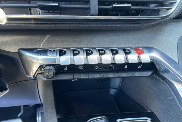 PEUGEOT 3008 HYBRID4 300 GT