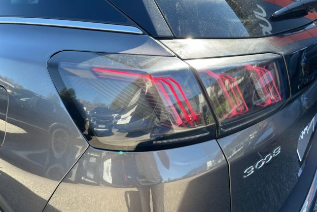PEUGEOT 3008 HYBRID4 300 GT