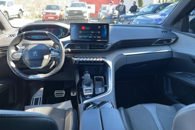 PEUGEOT 3008 HYBRID4 300 GT