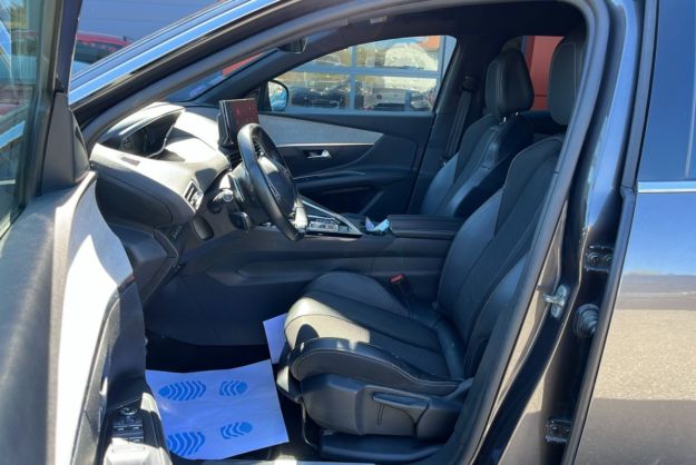 PEUGEOT 3008 HYBRID4 300 GT