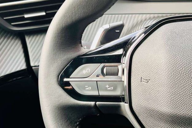 PEUGEOT 2008 130 EAT8 ALLURE SURÉQUIPÉ