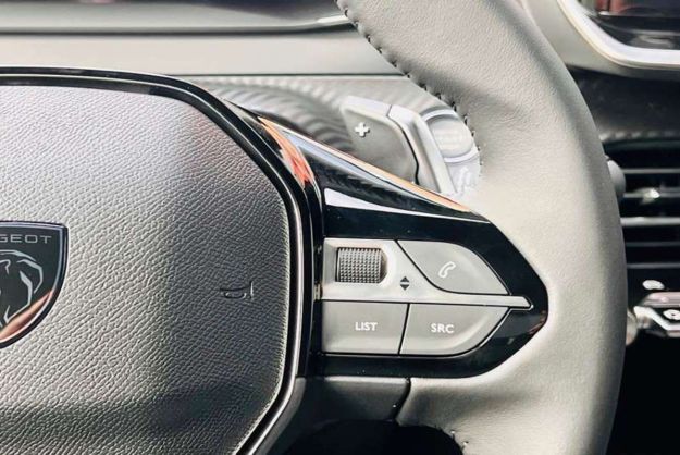 PEUGEOT 2008 130 EAT8 ALLURE SURÉQUIPÉ