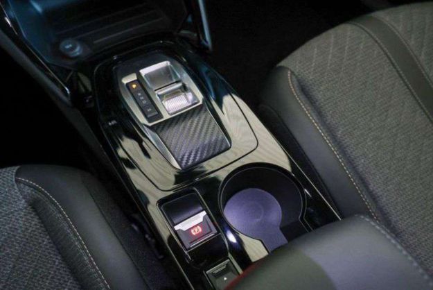 PEUGEOT 2008 130 EAT8 ALLURE SURÉQUIPÉ