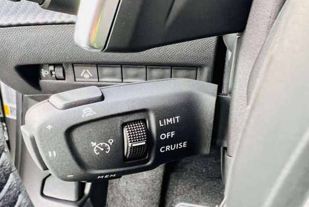 PEUGEOT 2008 130 EAT8 ALLURE SURÉQUIPÉ