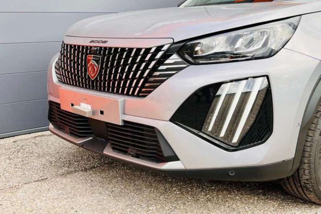 PEUGEOT 2008 130 EAT8 ALLURE SURÉQUIPÉ