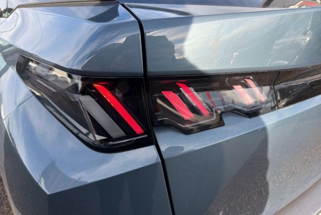 PEUGEOT 3008 HYBRID 136 E-DCS6 ALLURE GPS PANO