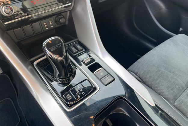 MITSUBISHI ECLIPSE CROSS 2.4 PHEV 4WD INTENSE