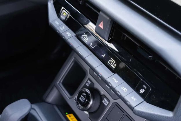 TOYOTA HILUX NEW 2.8 204 BVA INVINCIBLE 4PL