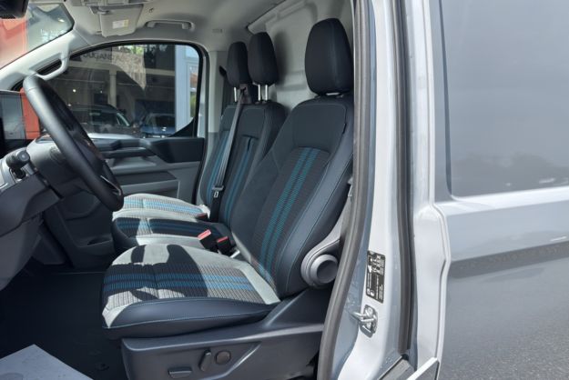 FORD TRANSIT CUSTOM 170 BVA8 SPORT L1H1 320