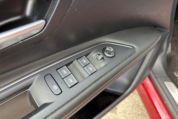 PEUGEOT 3008 1.6 180 CH EAT8 GT