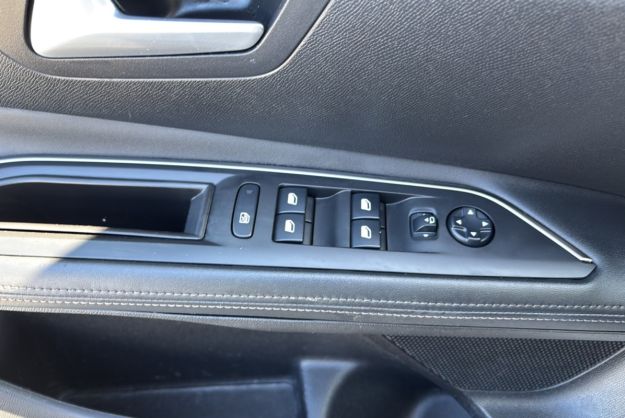 PEUGEOT 3008 1.5 HDI 130 ALLURE