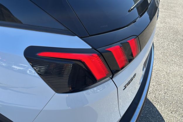 PEUGEOT 3008 1.5 HDI 130 ALLURE