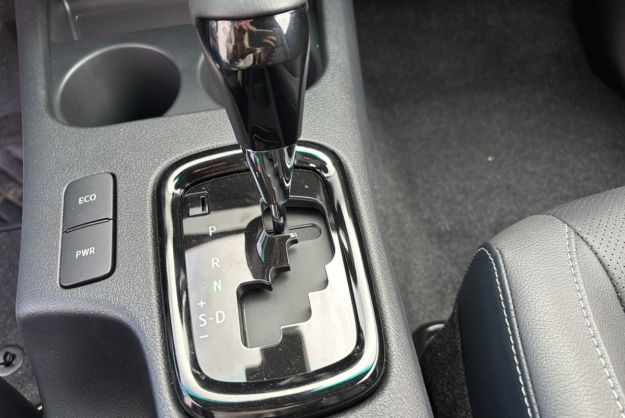 TOYOTA HILUX X-TRA D-4D 204 BVA INVINCIBLE