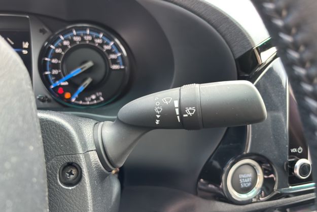 TOYOTA HILUX X-TRA D-4D 204 BVA INVINCIBLE