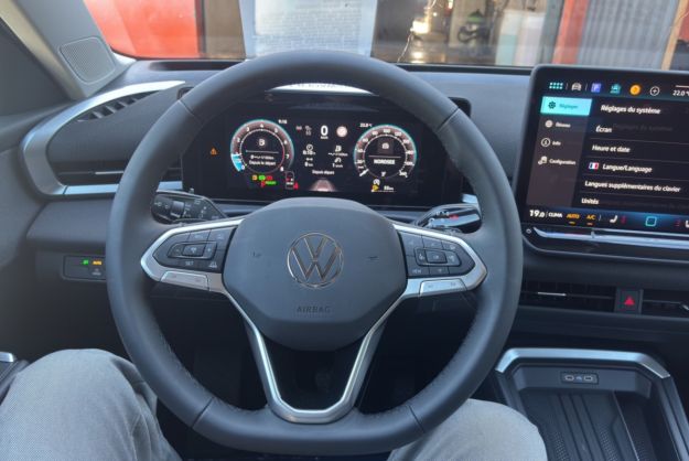 VOLKSWAGEN T-ROC ETSI 150 DSG LIFE PLUS