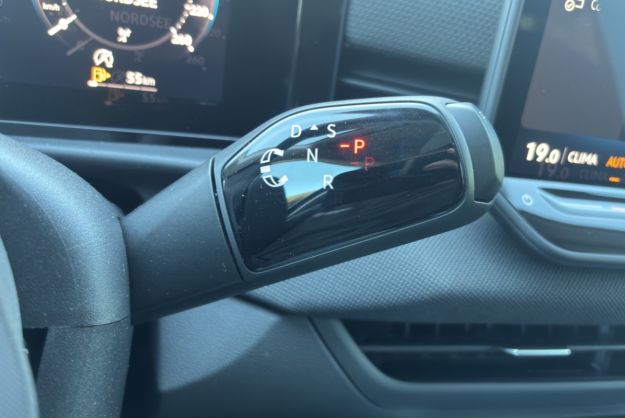 VOLKSWAGEN T-ROC ETSI 150 DSG LIFE PLUS