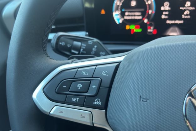 VOLKSWAGEN T-ROC ETSI 150 DSG LIFE PLUS