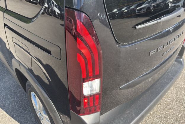 PEUGEOT RIFTER BLUEHDI 130 EAT8 ALLURE