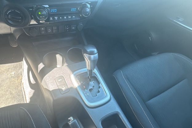 TOYOTA HILUX D4-D 150 BVA LEGENDE RIDEAU 4PL