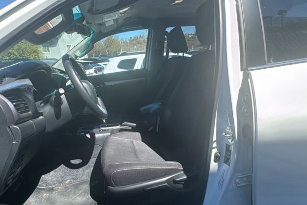 TOYOTA HILUX D4-D 150 BVA LEGENDE RIDEAU 4PL