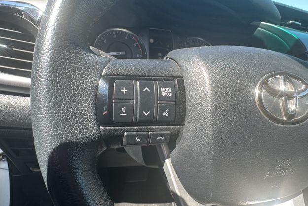 TOYOTA HILUX D4-D 150 BVA LEGENDE RIDEAU 4PL