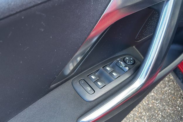 PEUGEOT 2008 1.6 BLUEHDI 120 ALLURE GRIP CONTROL