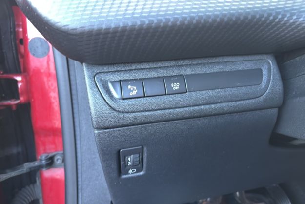 PEUGEOT 2008 1.6 BLUEHDI 120 ALLURE GRIP CONTROL