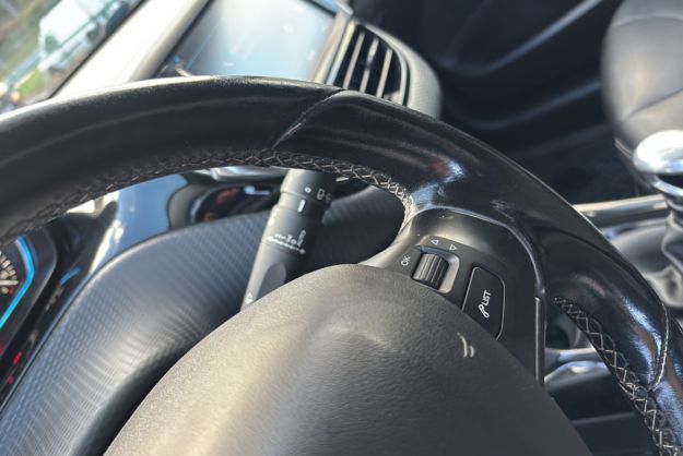 PEUGEOT 2008 1.6 BLUEHDI 120 ALLURE GRIP CONTROL