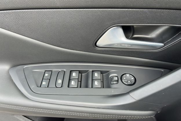 PEUGEOT 308 HYBRID 145 E-DSC6 ALLURE PLUS
