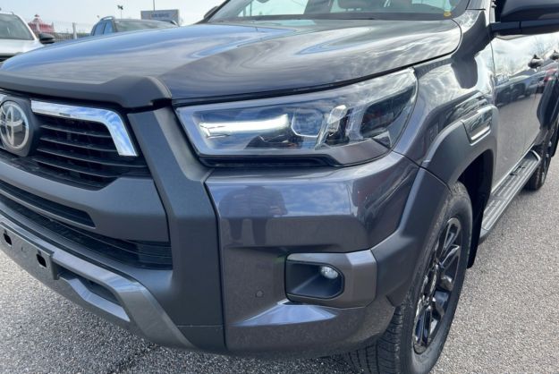 TOYOTA HILUX 2.8 204 BVA INVINCIBLE 4PL