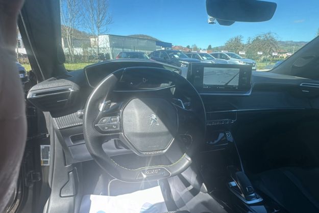 PEUGEOT 2008 1.2 PURETECH 130 EAT8 GT ATT