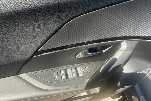 PEUGEOT 2008 1.2 PURETECH 130 EAT8 GT ATT